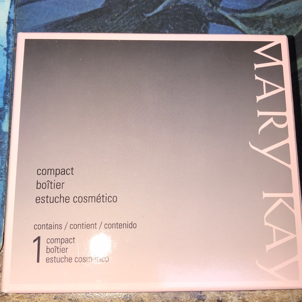 Mary Kay compact New in box